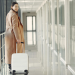 Travel Outfits That Always Work: From Airport Comfort to Vacation Glam